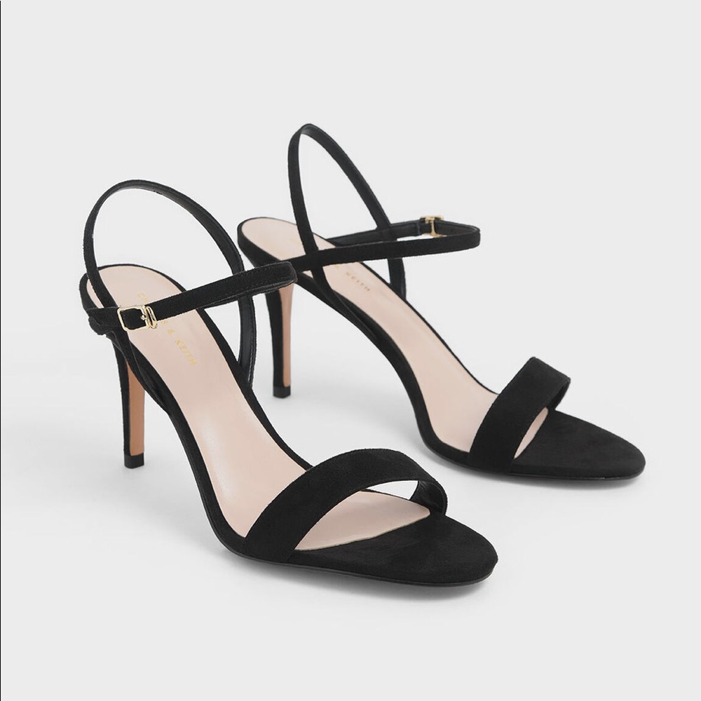 NEW Classic black heels